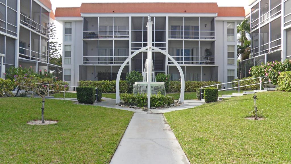 Royal Oak Towers Condos in Downtown Stuart