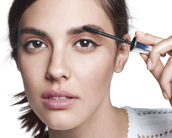 Feathered brows trendy and beautiful eyebrows Women's Beauty World