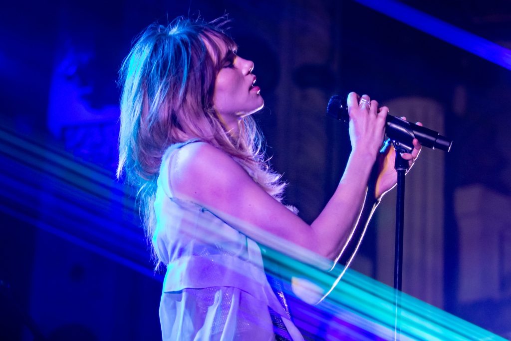 Suki Waterhouse performs at Metro in Chicago on Jan. 21, 2023.