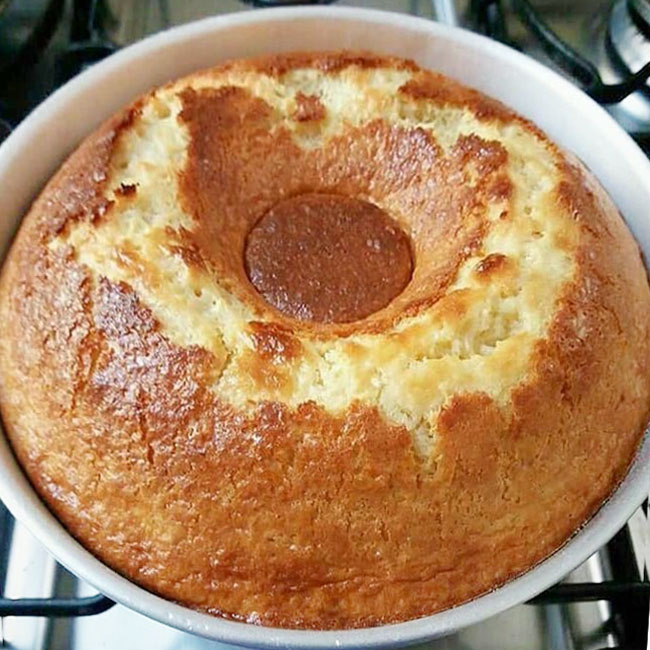 BOLO SIMPLES DE LIQUIDIFICADOR, NO CAFÉ DA MANHÃ OU LANCHE DA TARDE