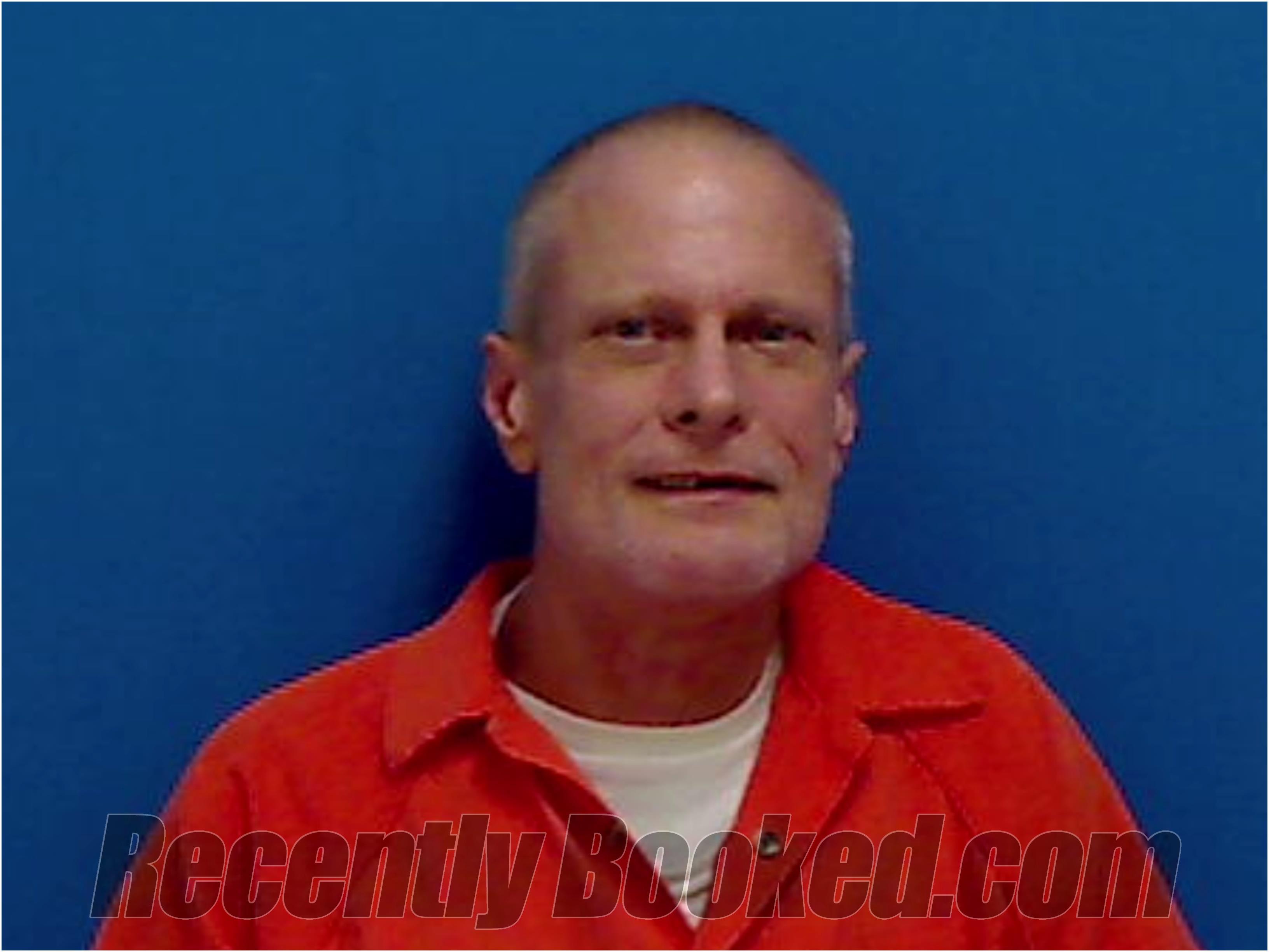 Recent Booking / Mugshot for DARREL EDWARD QUEEN in Catawba County