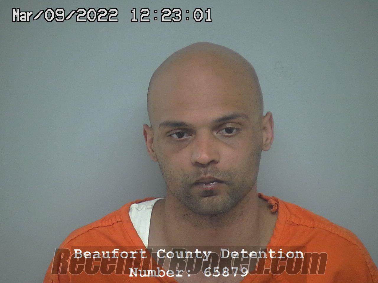 Recent Booking / Mugshot for DERRICK CLIFFORD TAYLOR in Beaufort County