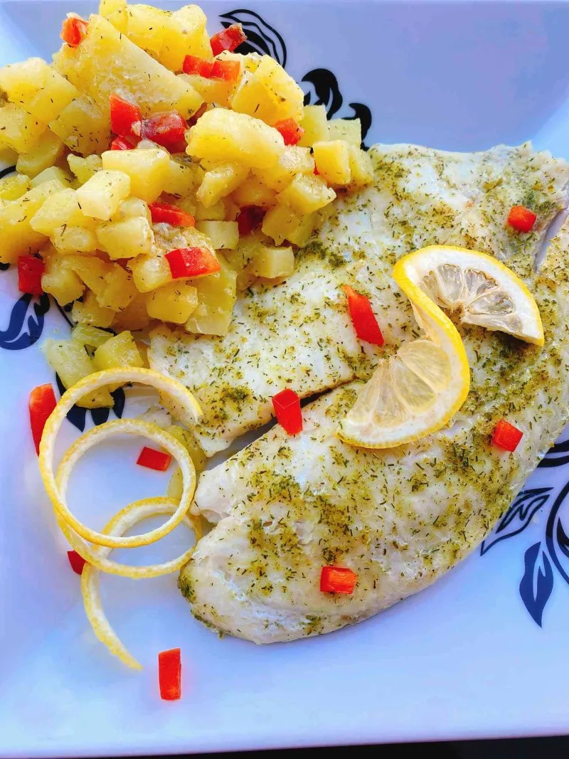 Receta de Tilapia al horno con limón, ajo y papas en papel de aluminio