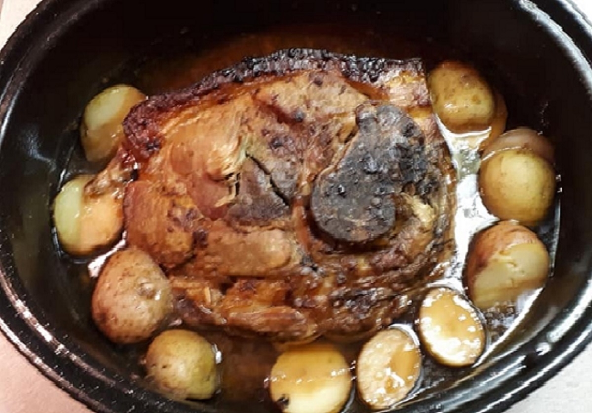 rôti de porc et patates jaunes