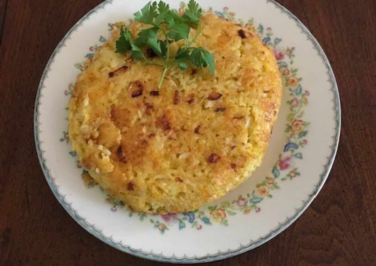Tortilla de arroz con jamón y queso fácil y rápida para una comida