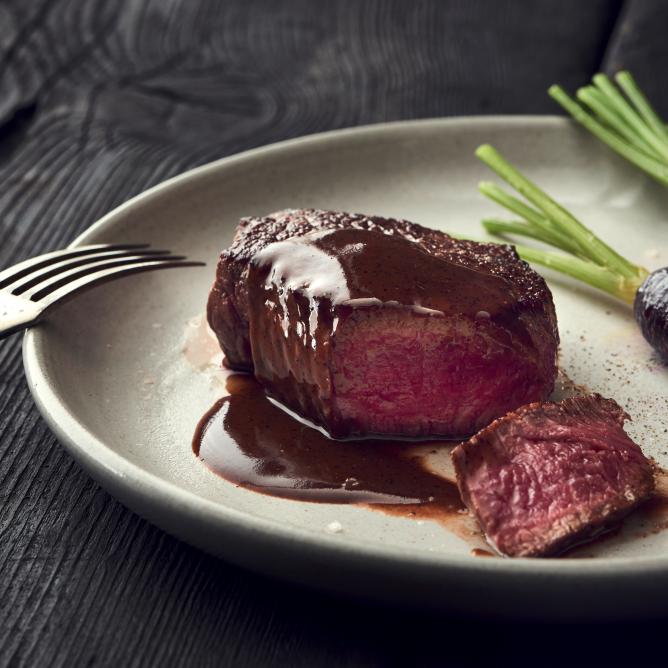 Angus Tenderloin Steak mit KaffeeSchokoladesauce Rind coop.ch