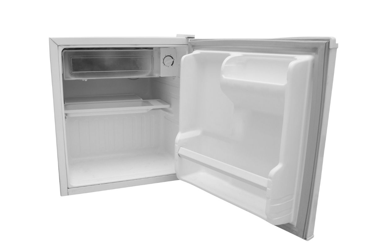 How Many Watts Does a Mini Fridge Use (Updated 2024)