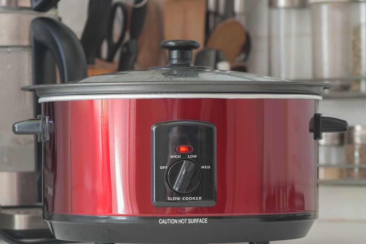 7 Best Dutch Oven Substitutes for Cooking (Updated 2024)