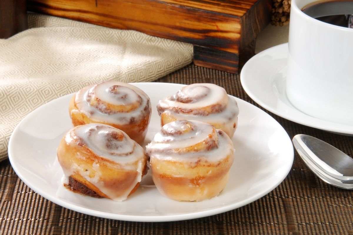 3 Best Ways to Reheat Cinnamon Rolls! Recipe Marker