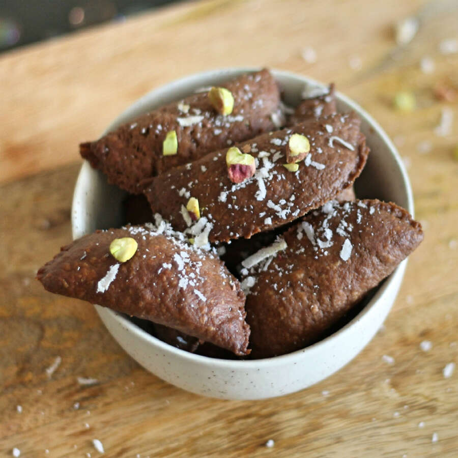 Gulkand Gujiya Recipe How to Make Gulkand Gujiya