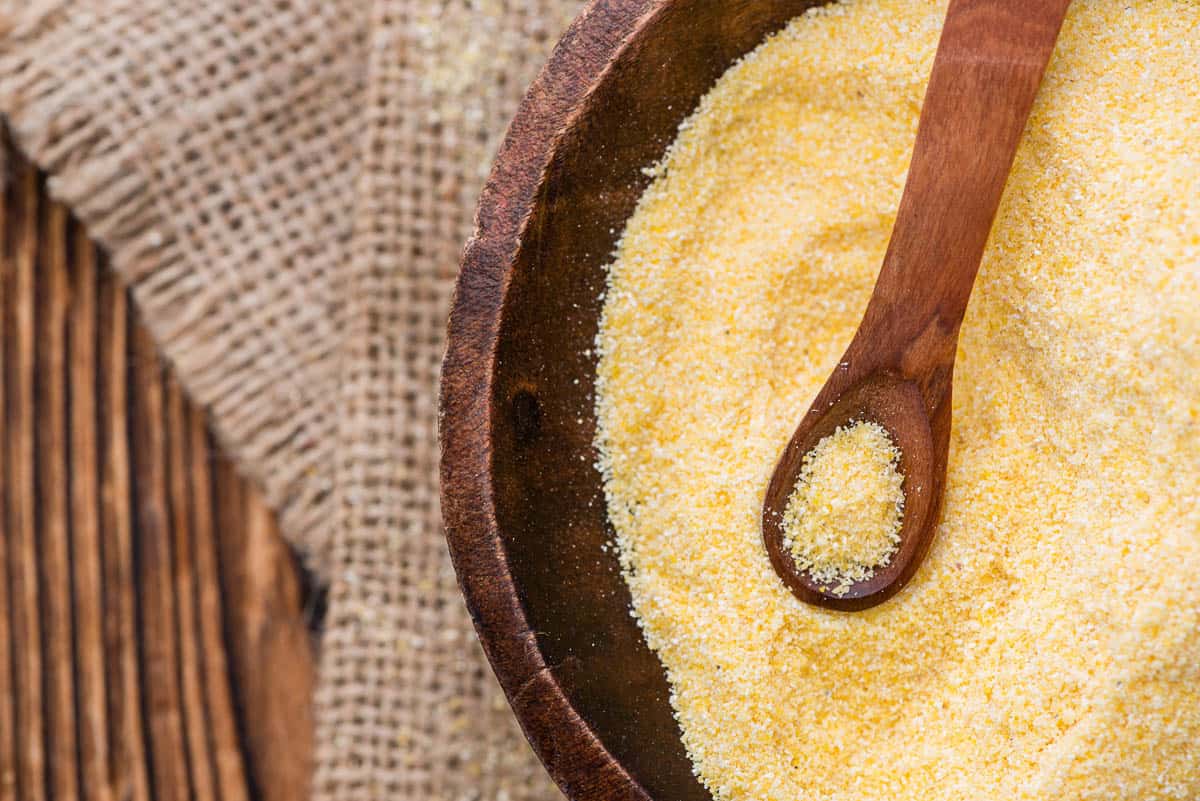 Top 10 Cornmeal Substitutes (Choose the Best Alternative for your Recipe)