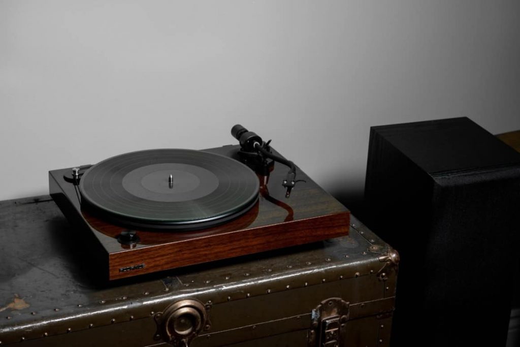 Fluance RT82 Review The Perfect Beginner or Budget Turntable