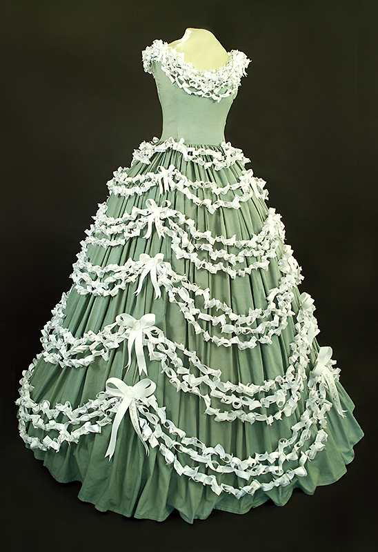 2,000 children help make the Youth EcoDress! Recycle Runway