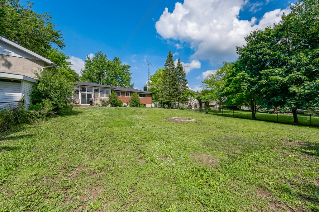 Solid Bungalow in Guelph Eramosa 5876 Wellington Rd. 7 Red Brick