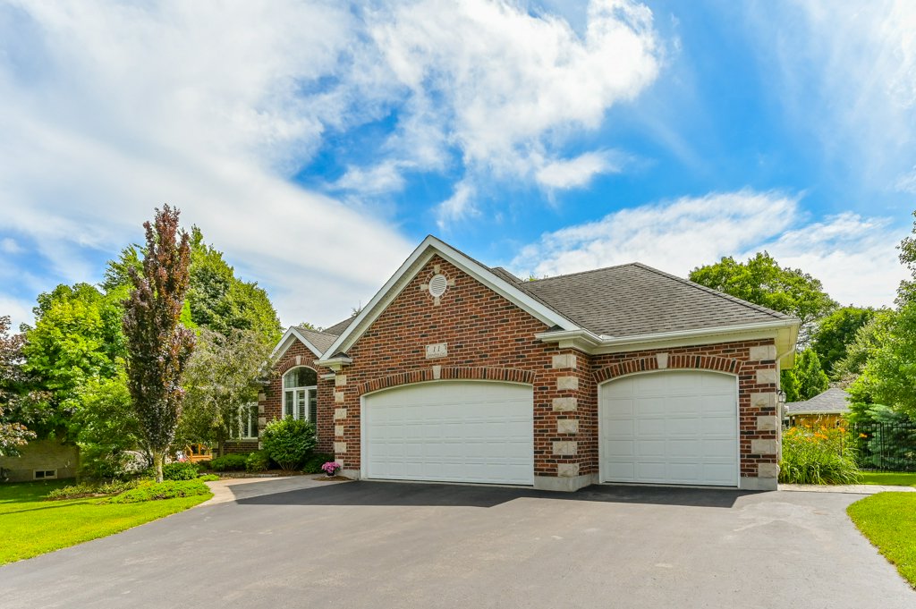 Exquisite Bungalow 11 Sunnybrae Cres. Red Brick Real Estate Brokerage