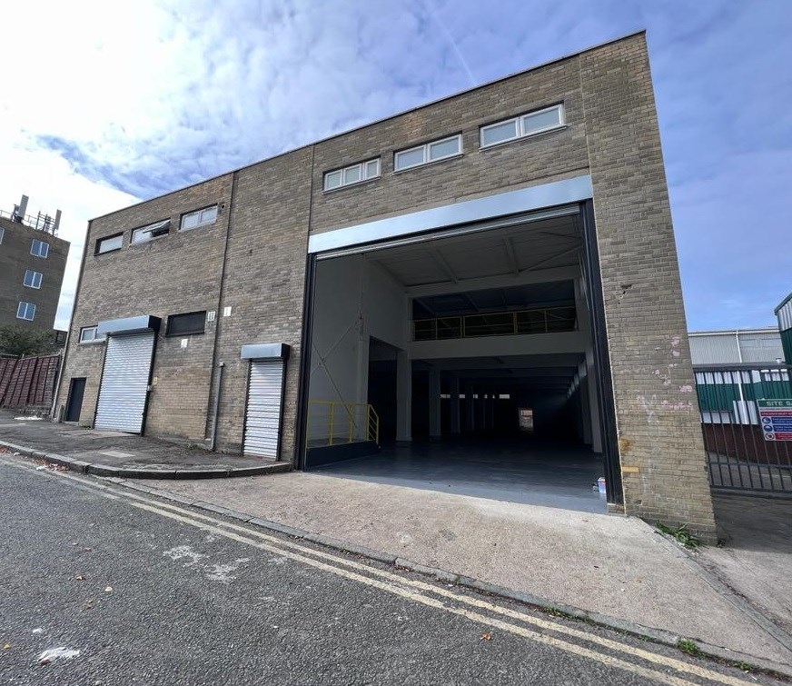 Weaver Walk, London, SE27 0AH Redbrook Commercial