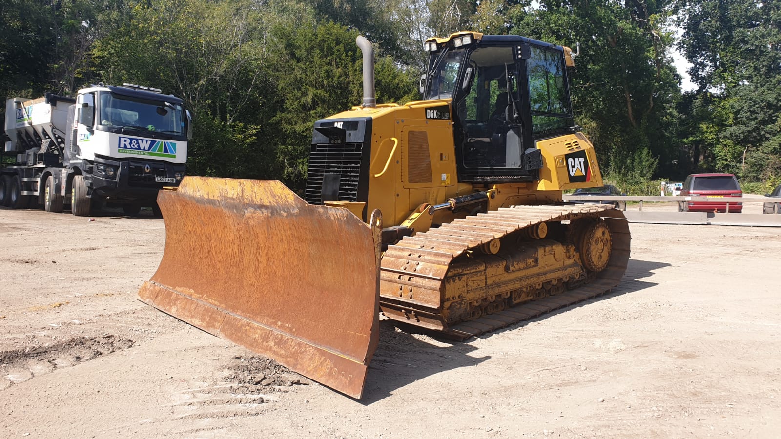 CAT D6K LGP Red Bull Equipment
