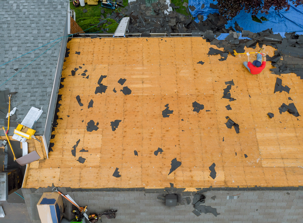 How To Remove Shingles in 7 Simple Steps (DIY Guide)