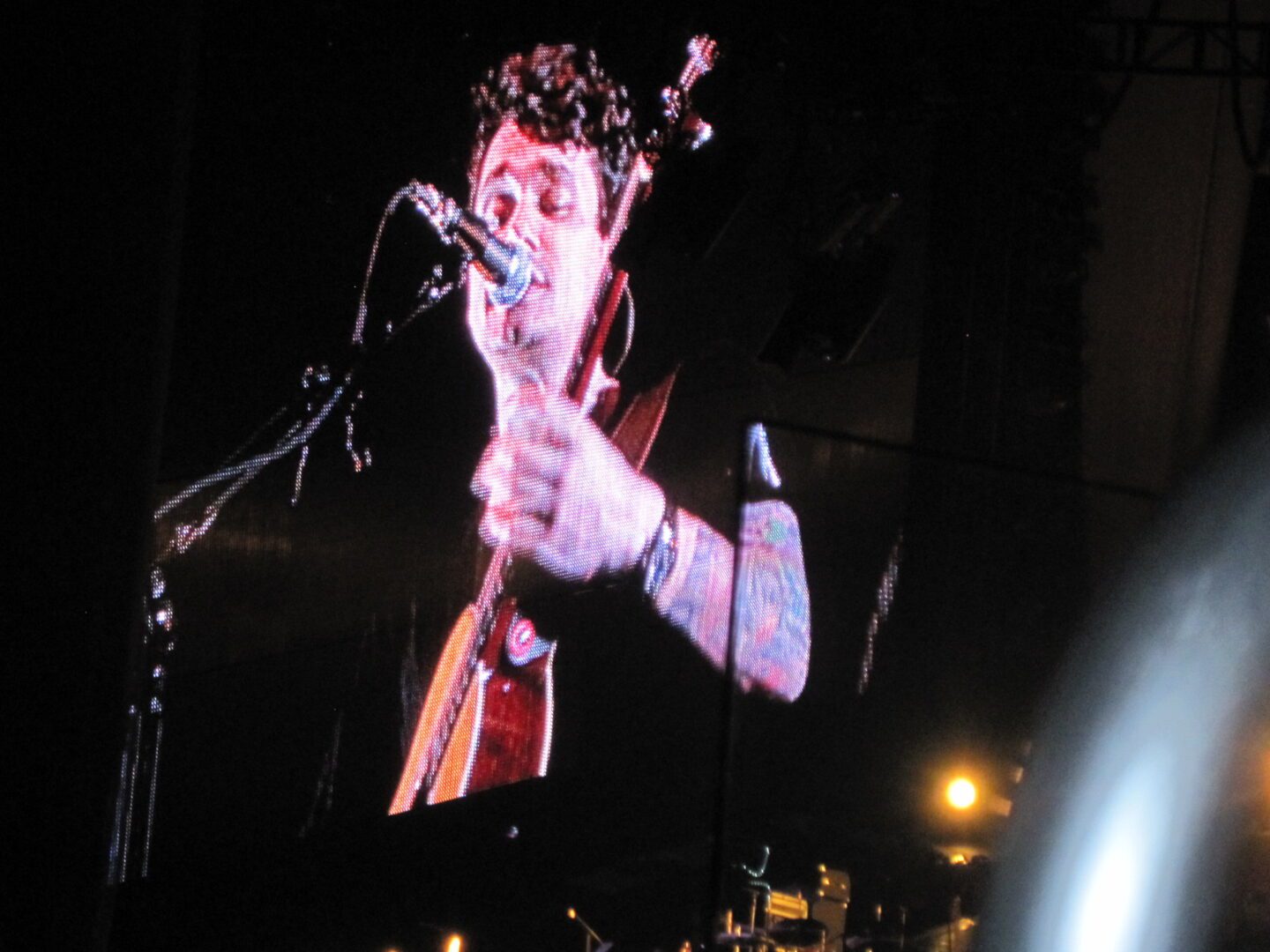 JOHN MAYER LIVE IN CONCERT AT THE STAPLES CENTER IN LOS ANGELES ON