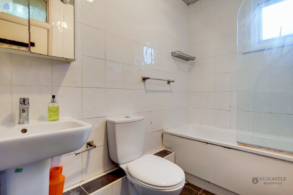 Wellesley Road, Ilford, IG1 Redcastle