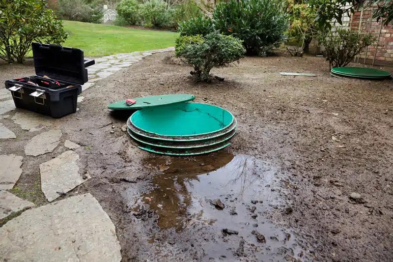 4 Signs That Your Septic Tank Needs to Be Pumped