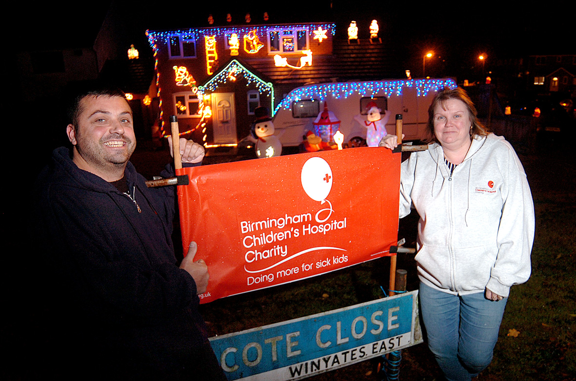 Redditch family says 'thank you' to hospital with festive lights The