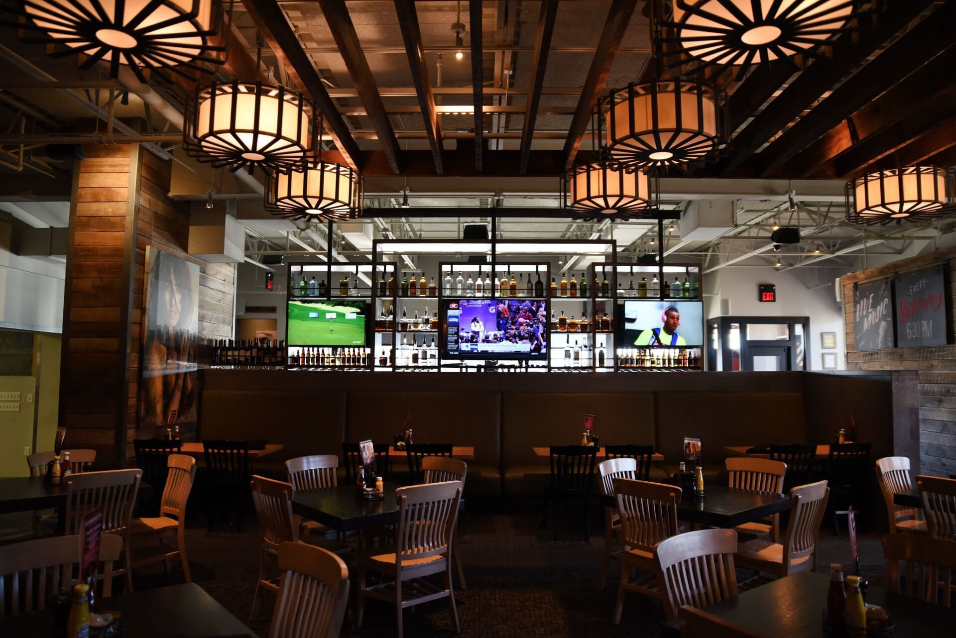 Red Door Grill 118th and Roe in Leawood Kansas Contact