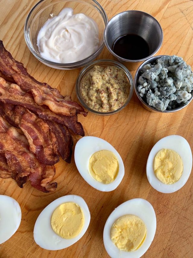 Bacon & Blue Deviled Eggs ⋆ Red Fermented Grapes