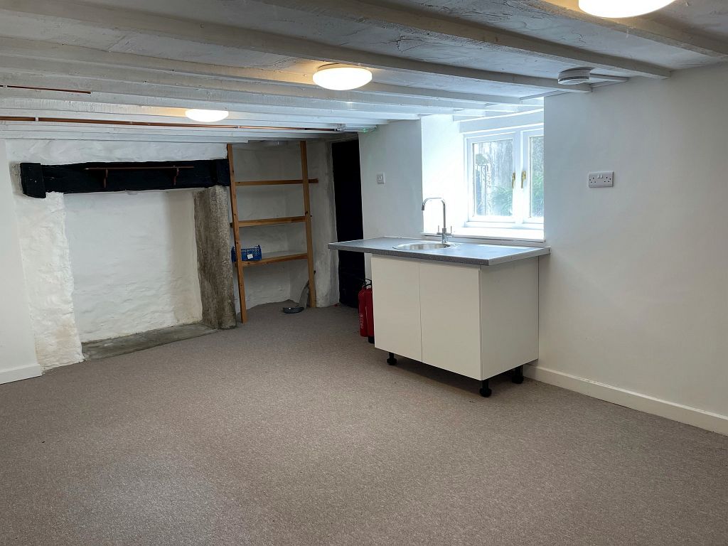 18 Lower Market Street, Penryn, TR10 8BG