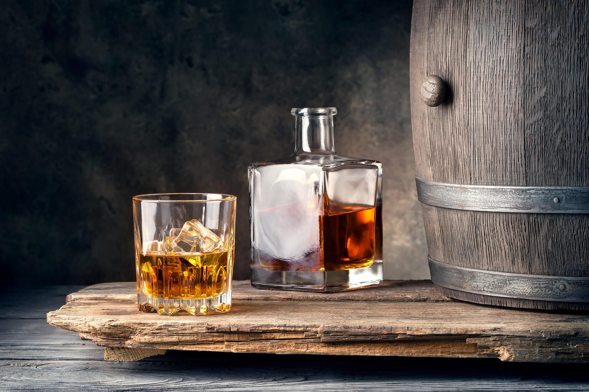 Want To Age Your Own Whiskey? This DIY Guide Will Help Red Head Oak