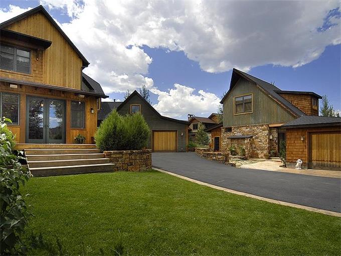 Red House Architecture River Valley + R A N C H Red