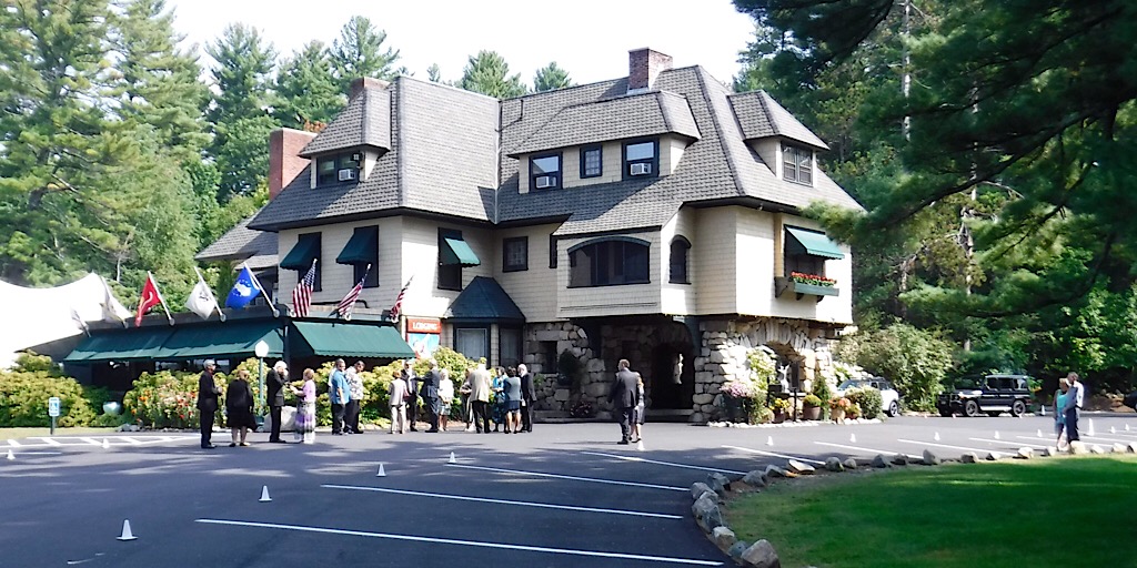 Wedding at Stonehurst Manor Redline Guiding