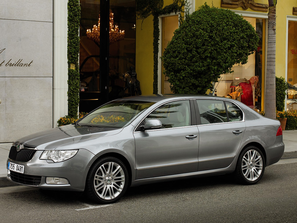 Skoda Superb 2012 | Redlinenorth