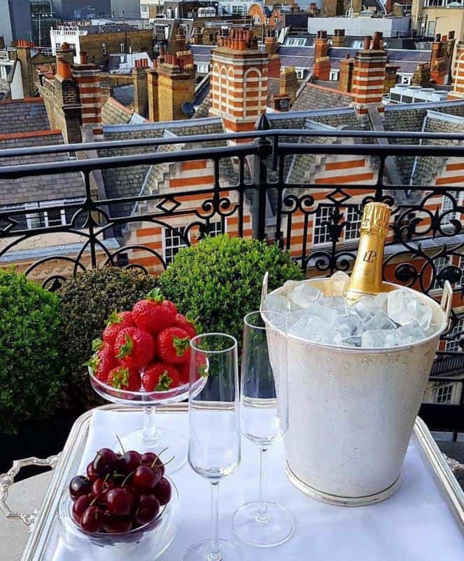 12 Best Bars in Mayfair London For Cocktail, Wine & Beer