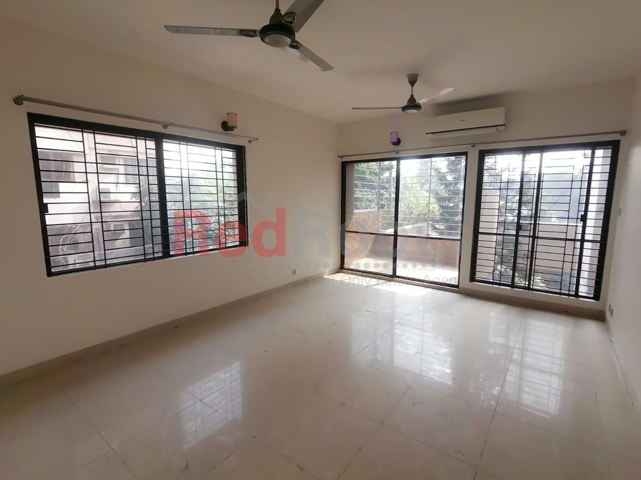 A semifurnished 3000 sq ft. apartment for rent in Baridhara Diplomatic