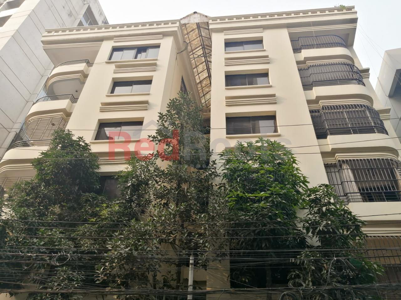 Visit this 3000 sq ft apartment in Baridhara Diplomatic Zone Red Roots