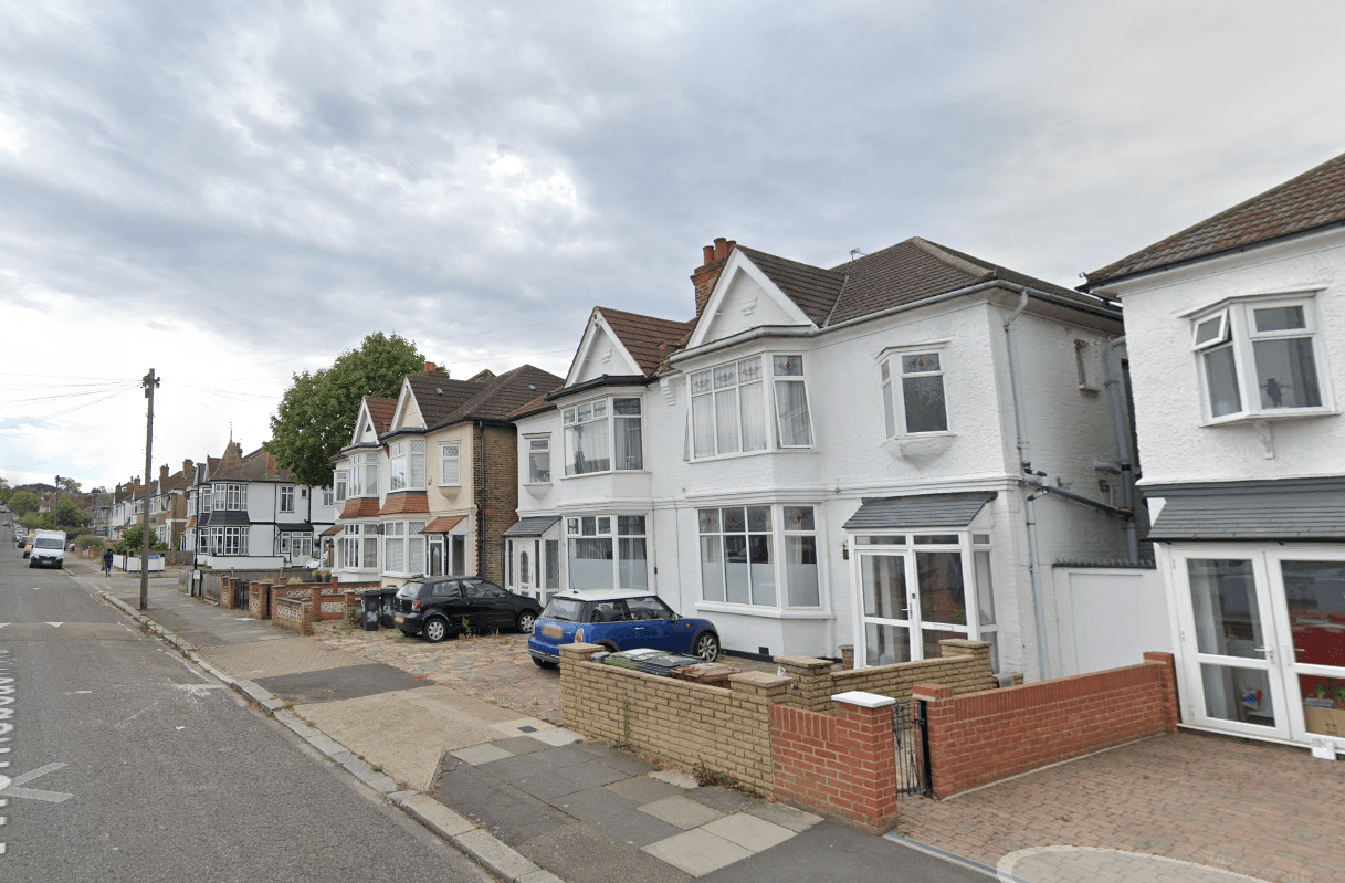 Thornsbeach Road, London SE6 1DZ Redwoods