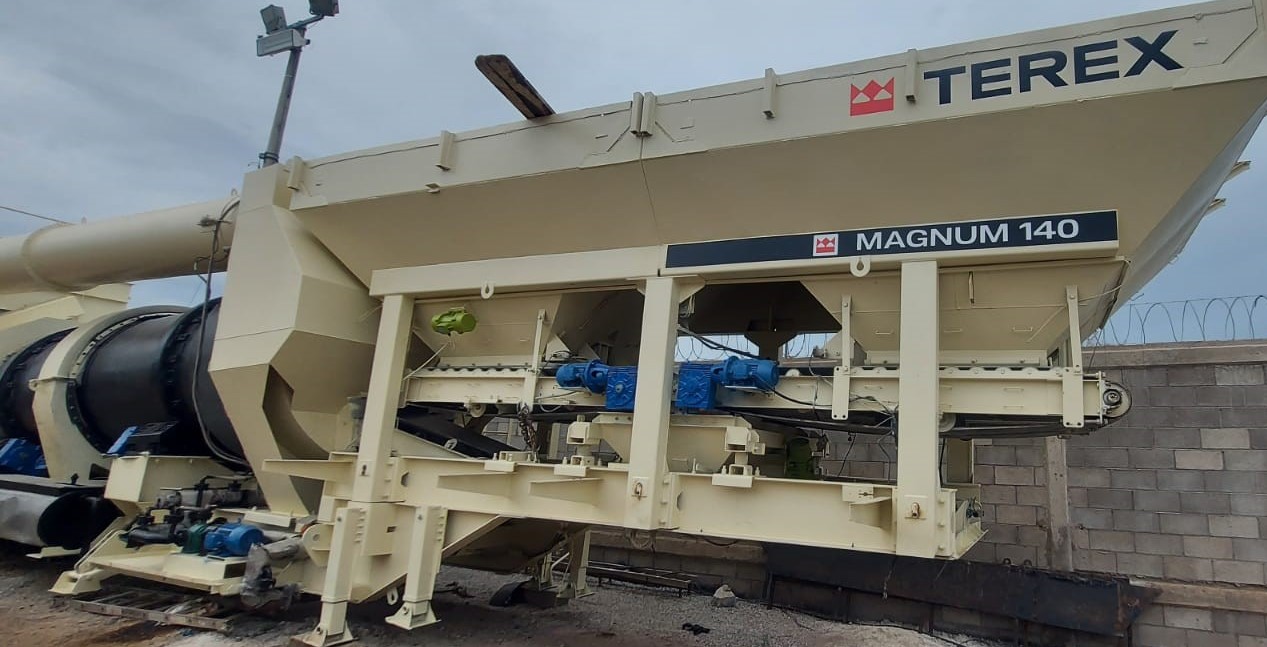 ASFALTADORA PAVIMENTADORA TEREX Refco