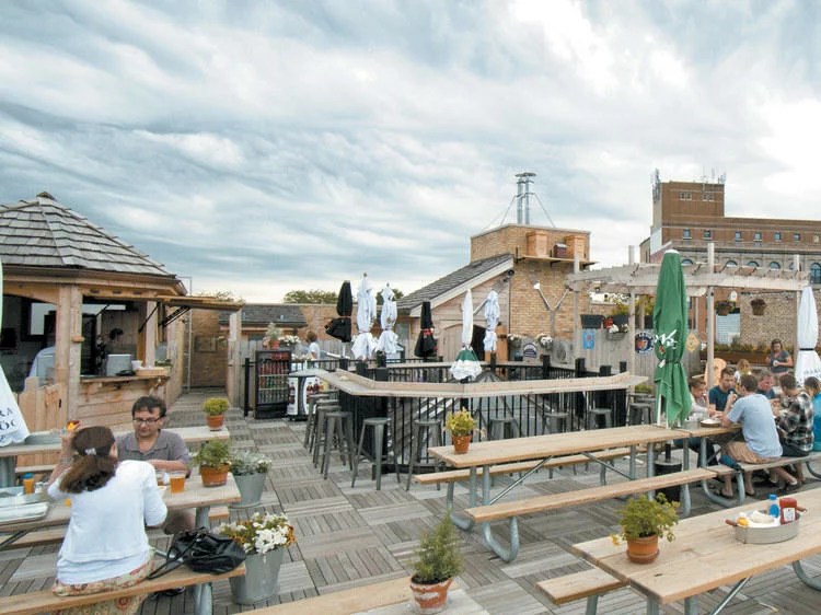 5 Famous German Restaurants in Chicago (With All Details)