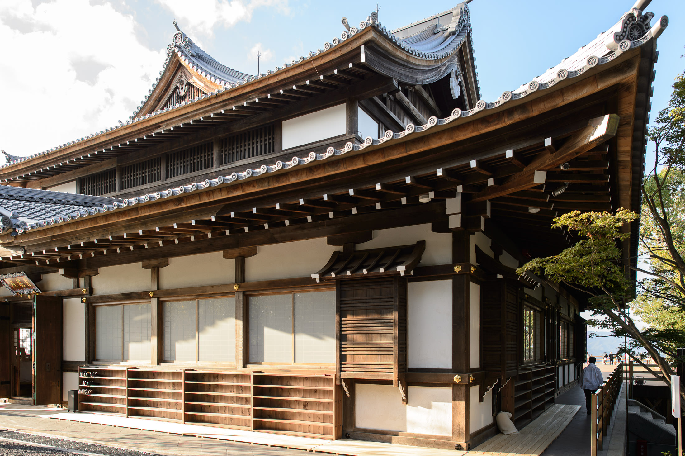 Jeffrey Friedl's Blog » Inside the “New” Temple Building at Shogunzuka