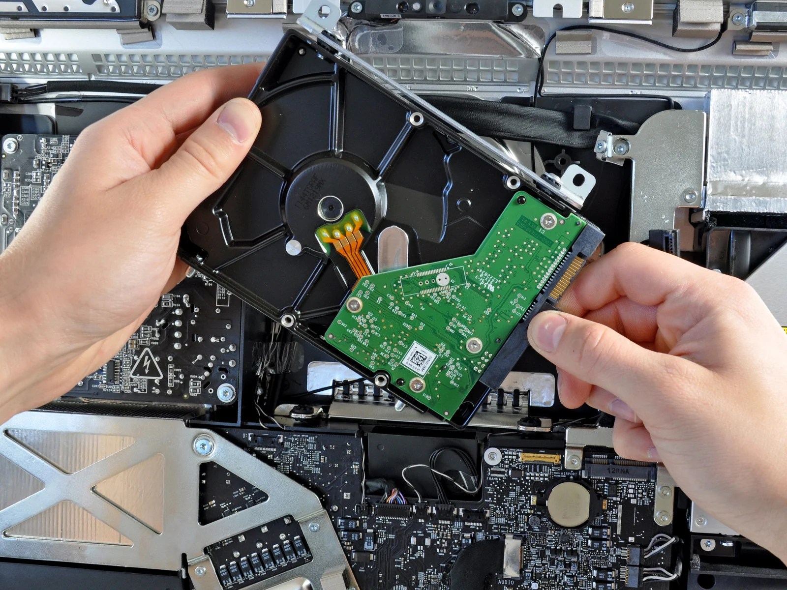 'Upgraded' Apple iMacs lock out hard drive replacement • The Register