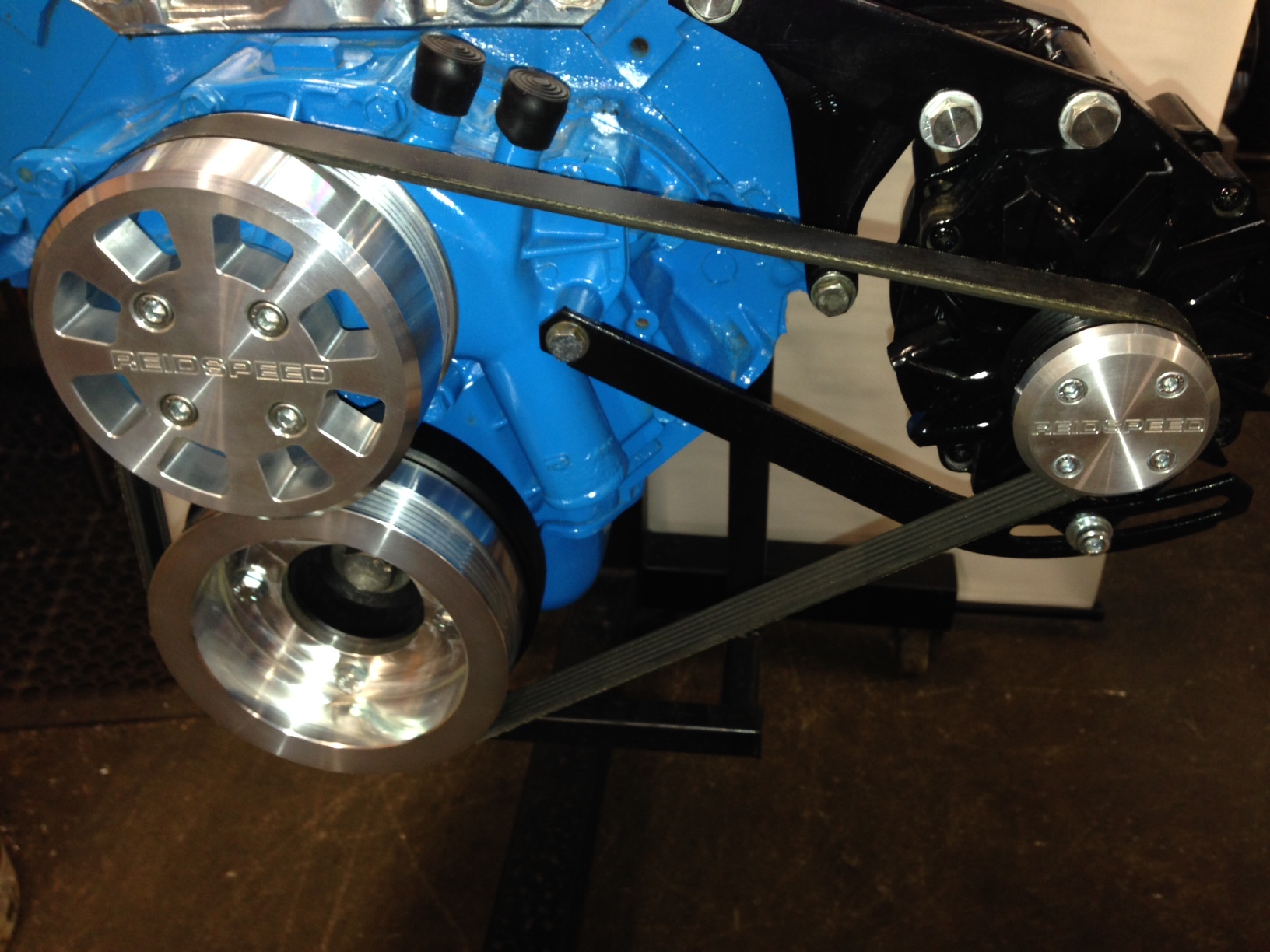 HOLDEN V8 WATER PUMP AND ALTERNATOR SERPENTINE BELT SYSTEM RS5 BLACK