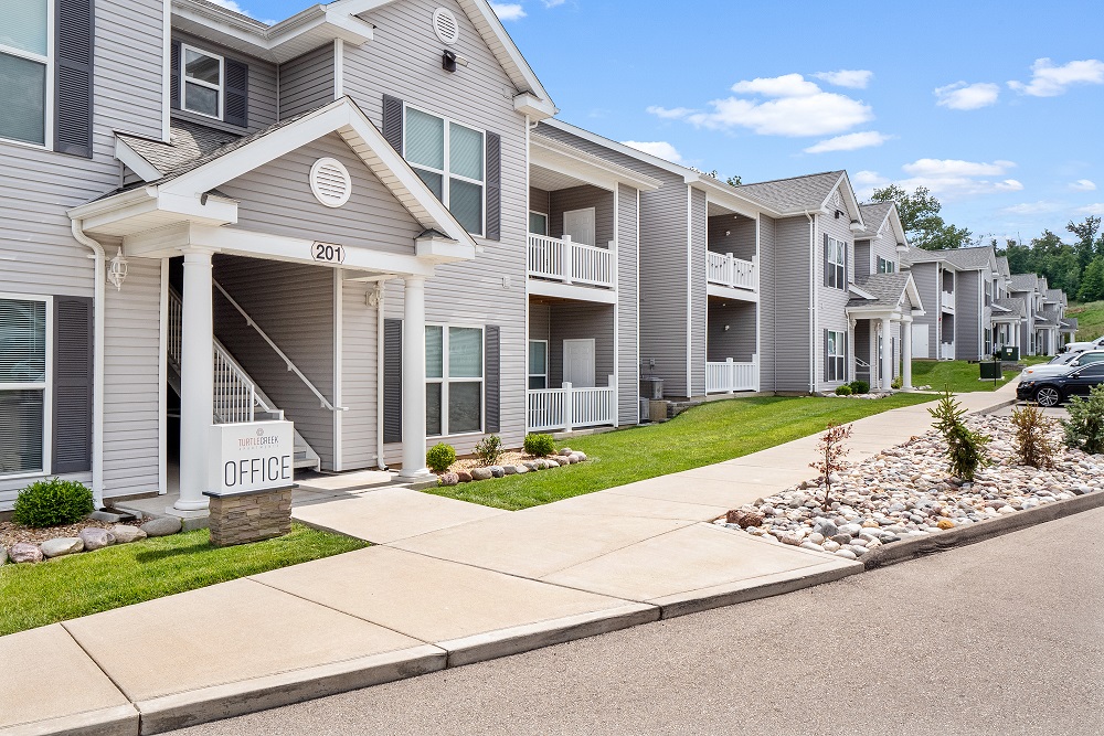 Berkadia closes sale of 128unit apartment community in St. Louis REJournals