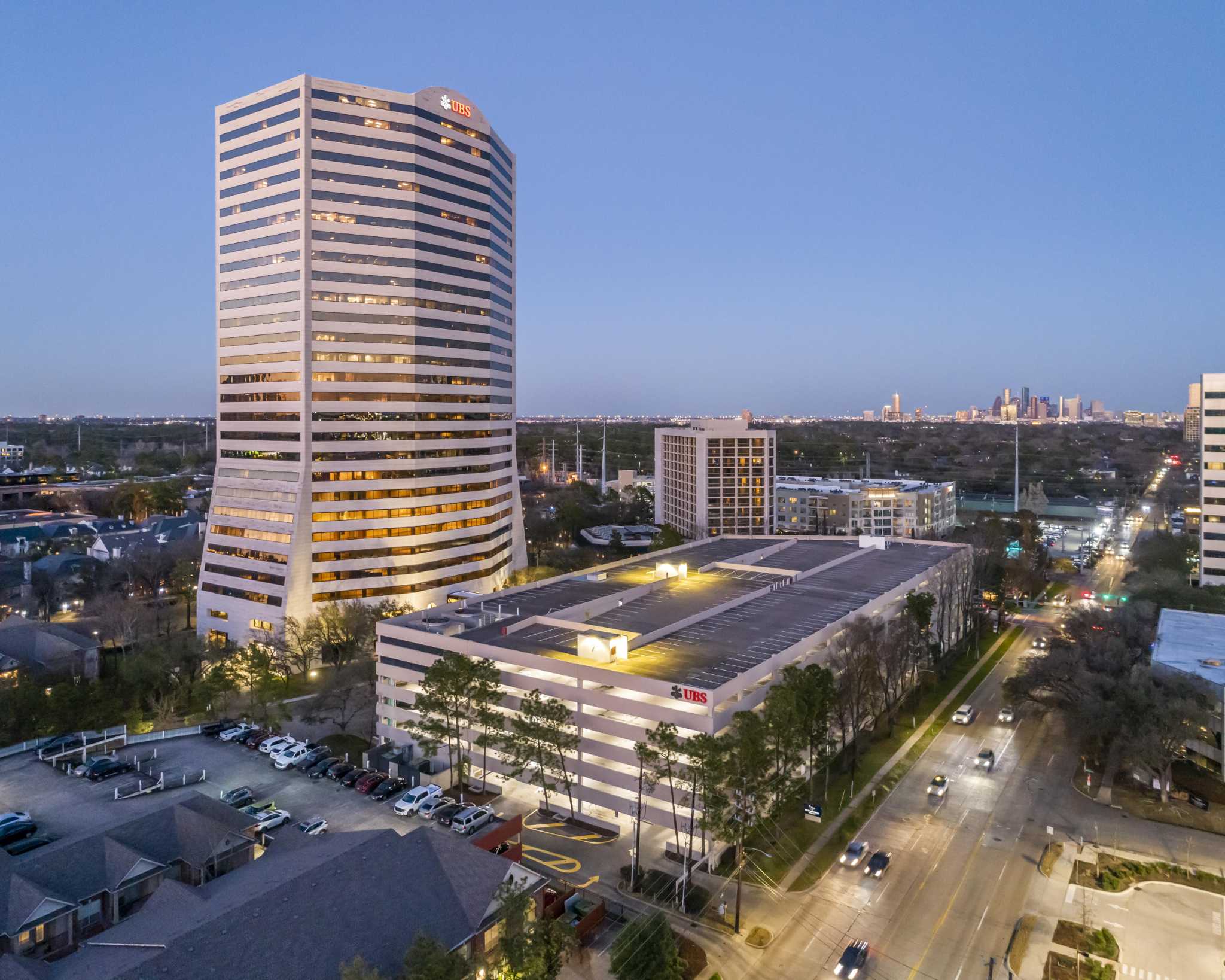 Weaver and Tidwell signs 60,000squarefoot office lease at Five Post