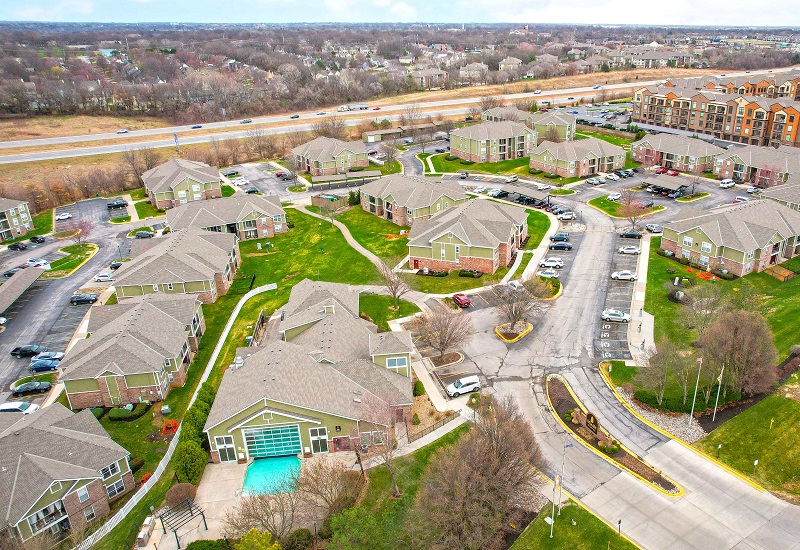 CBRE closes sale of 260unit apartment community in Kansas City market
