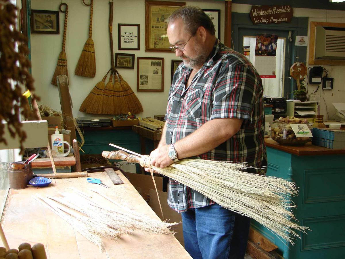 Arts and Crafts Village Relax Gatlinburg