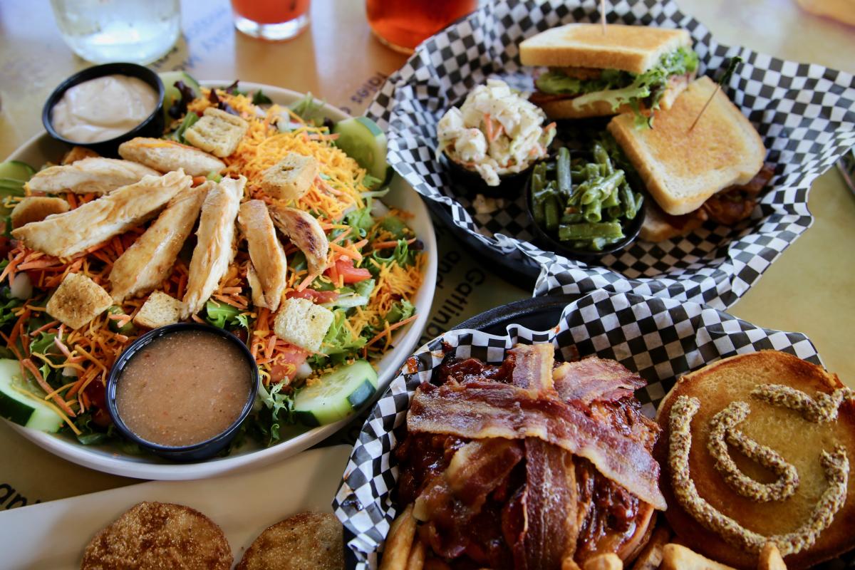 Tom & Earl's Back Alley Grill Relax Gatlinburg