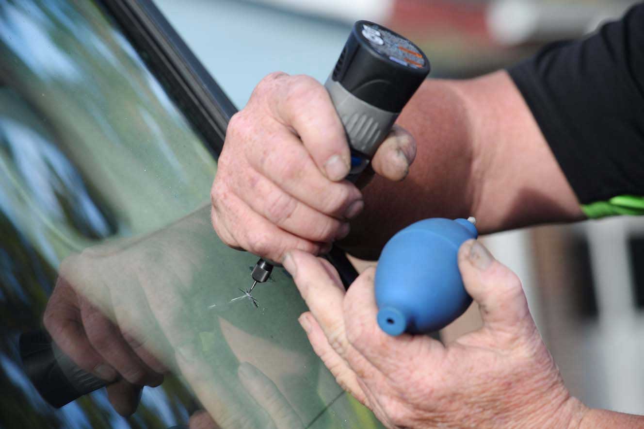 Reliable Auto Glass Windshield repair and replace service for Denver