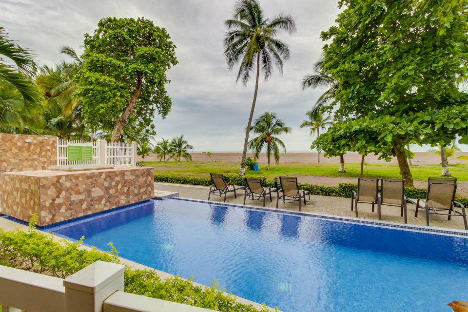 643353 RE/MAX Jaco Beach Costa Rica Real Estate