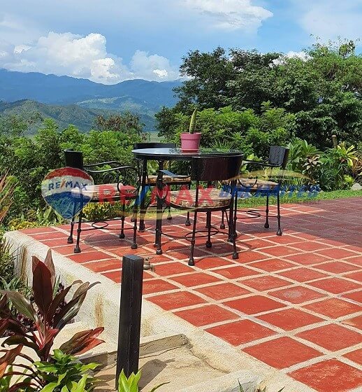 Beautiful Farm House with a majestic view of Pantabangan Lake Remax Unlimited